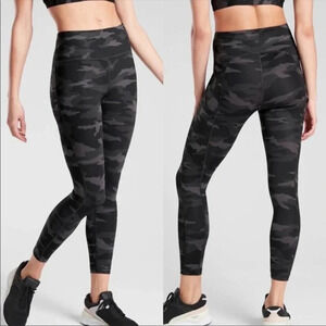 Athleta Black Camo High Rise Ultimate Stash Pocket 7/8 Tight Legging Size XS